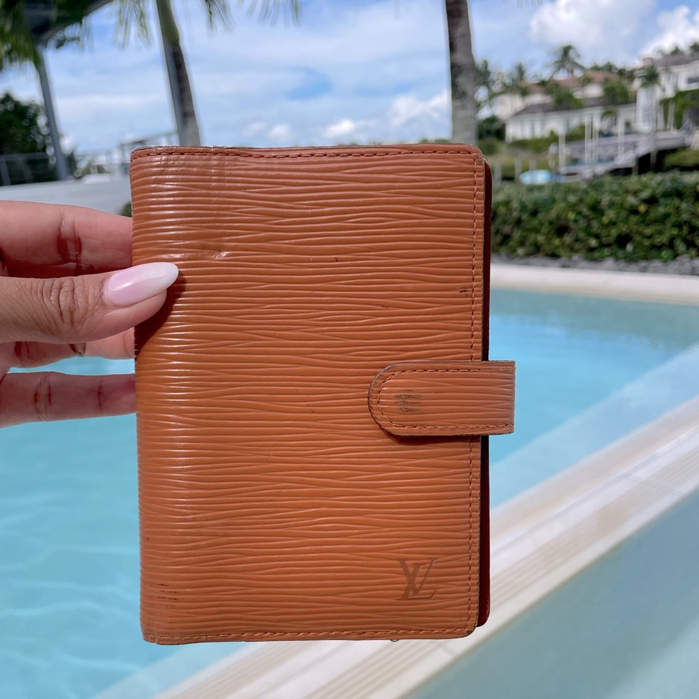 AUTHENTIC Louis Vuitton leather Agenda PM in good used condition